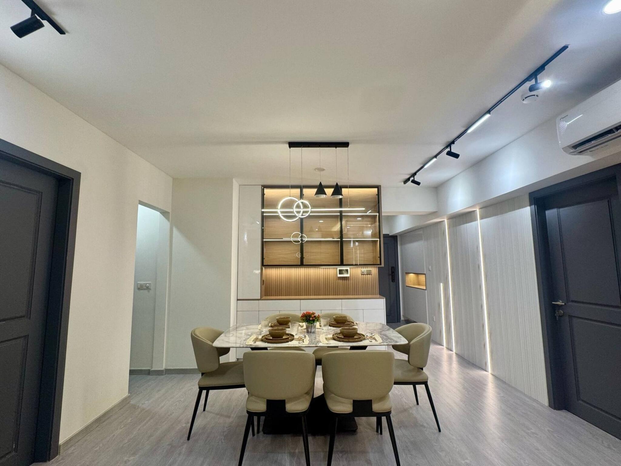 Blue Heaven 3BR Luxury Channel View Apartment