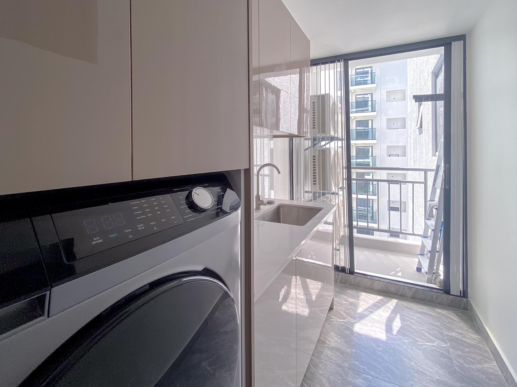 3-bedroom Panoramic Channel Views & Bespoke Interiors Luxury 3BR 3 Balcony Furnished — Maldives