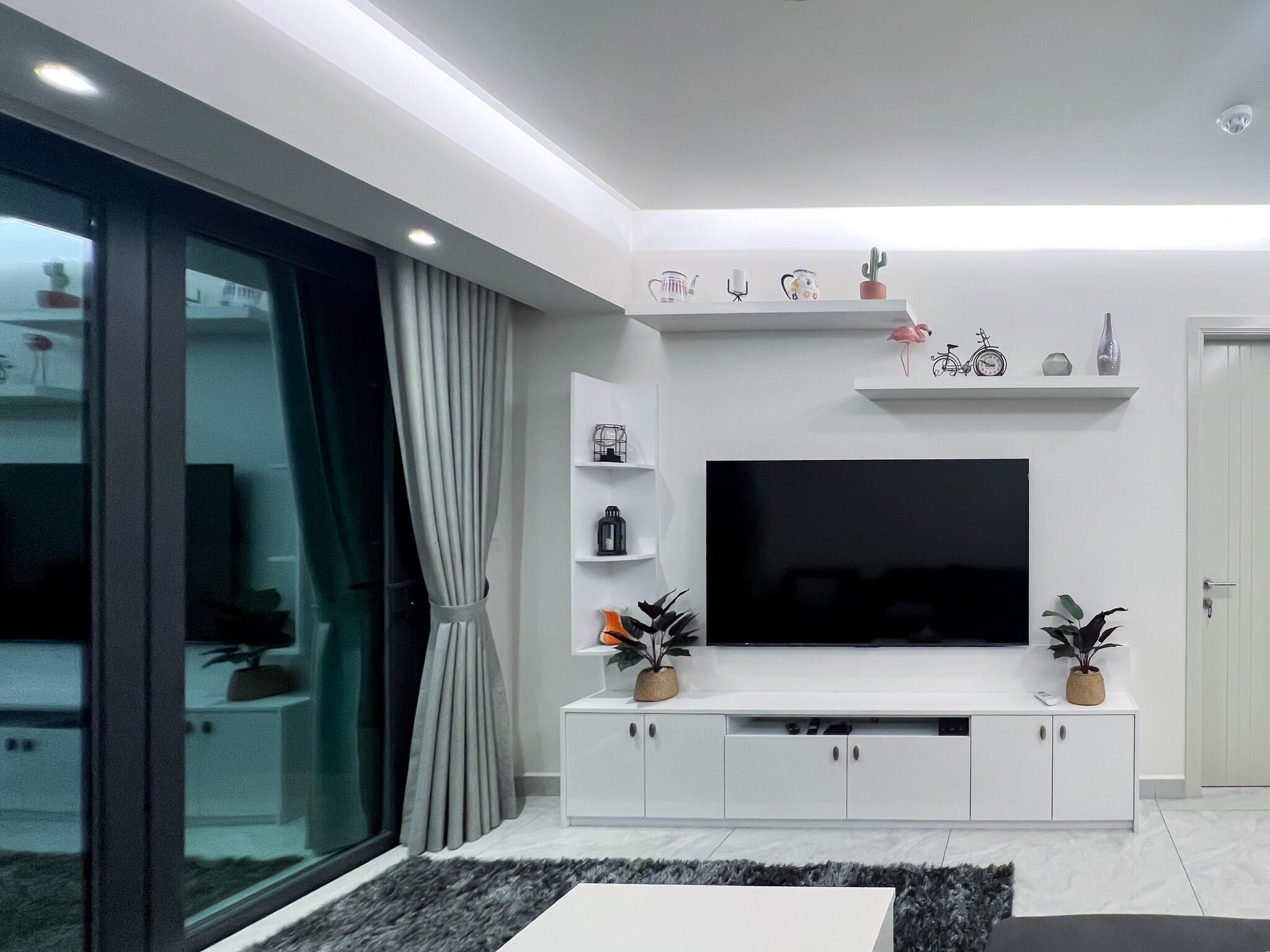 Modern Fully Furnished 3-Bedroom Apartment at FW Residence
